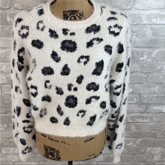 Cupcake & Cashmere Crewneck Spotted Sweater - Picture 1 of 5